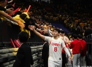 开云官方app入口-队员们在赛场上拼尽全力，冠军之路不远