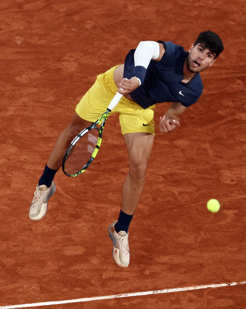 关于西班牙网球队血洗日本网球队，阿尔卡拉斯惊艳世界的信息