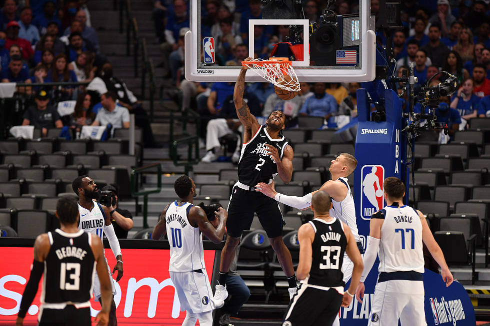 独行侠绝地反击湖人,萨姆·米切尔三分雨点燃全场的简单介绍 独行侠绝地反击湖人,萨姆·米切尔三分雨点燃全场的简单介绍