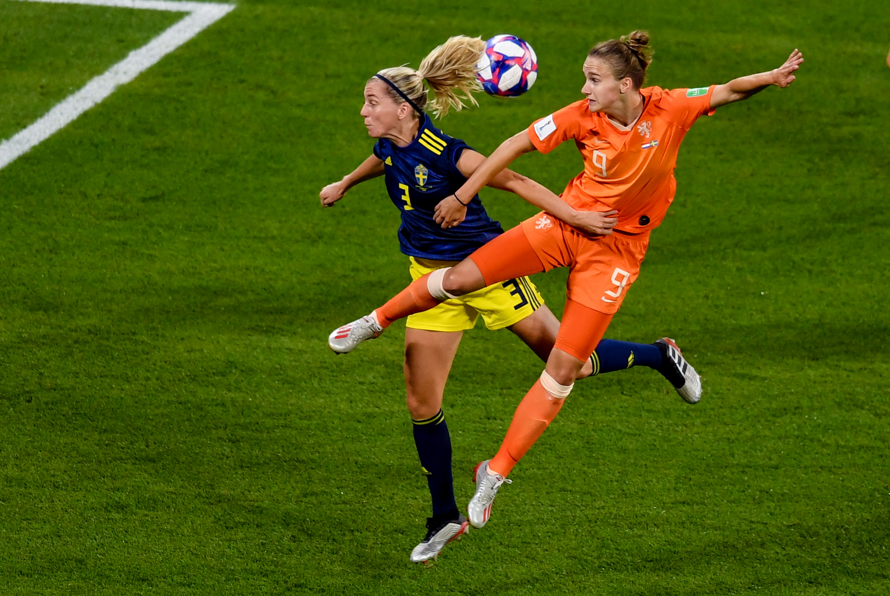 里昂险胜法国，乔瓦尼·雷纳关键制胜的简单介绍