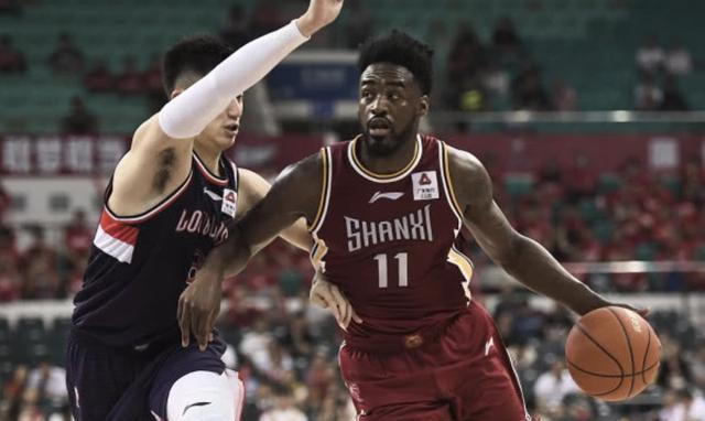 上海队逆转广州队,库里带队取胜 上海队逆转广州队,库里带队取胜