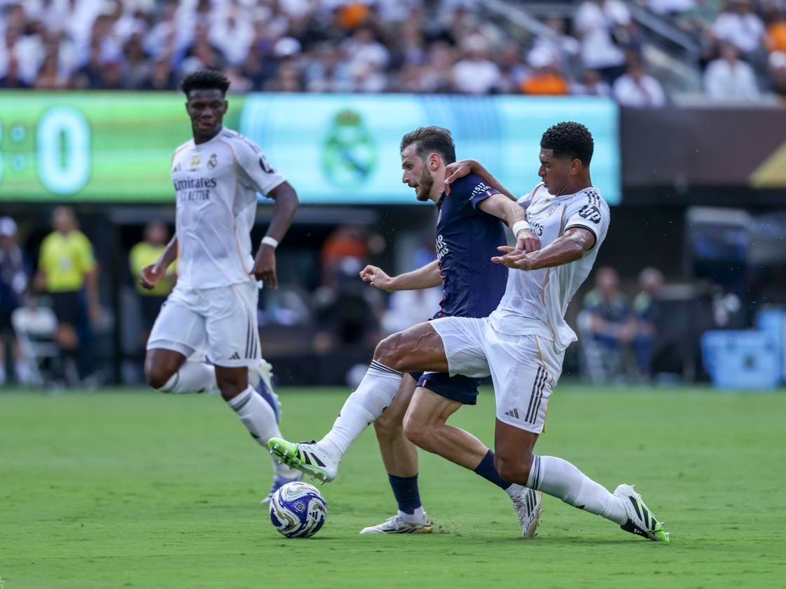 关于巴黎圣日耳曼在对阵圣埃蒂安比赛中踢出精彩比赛的信息