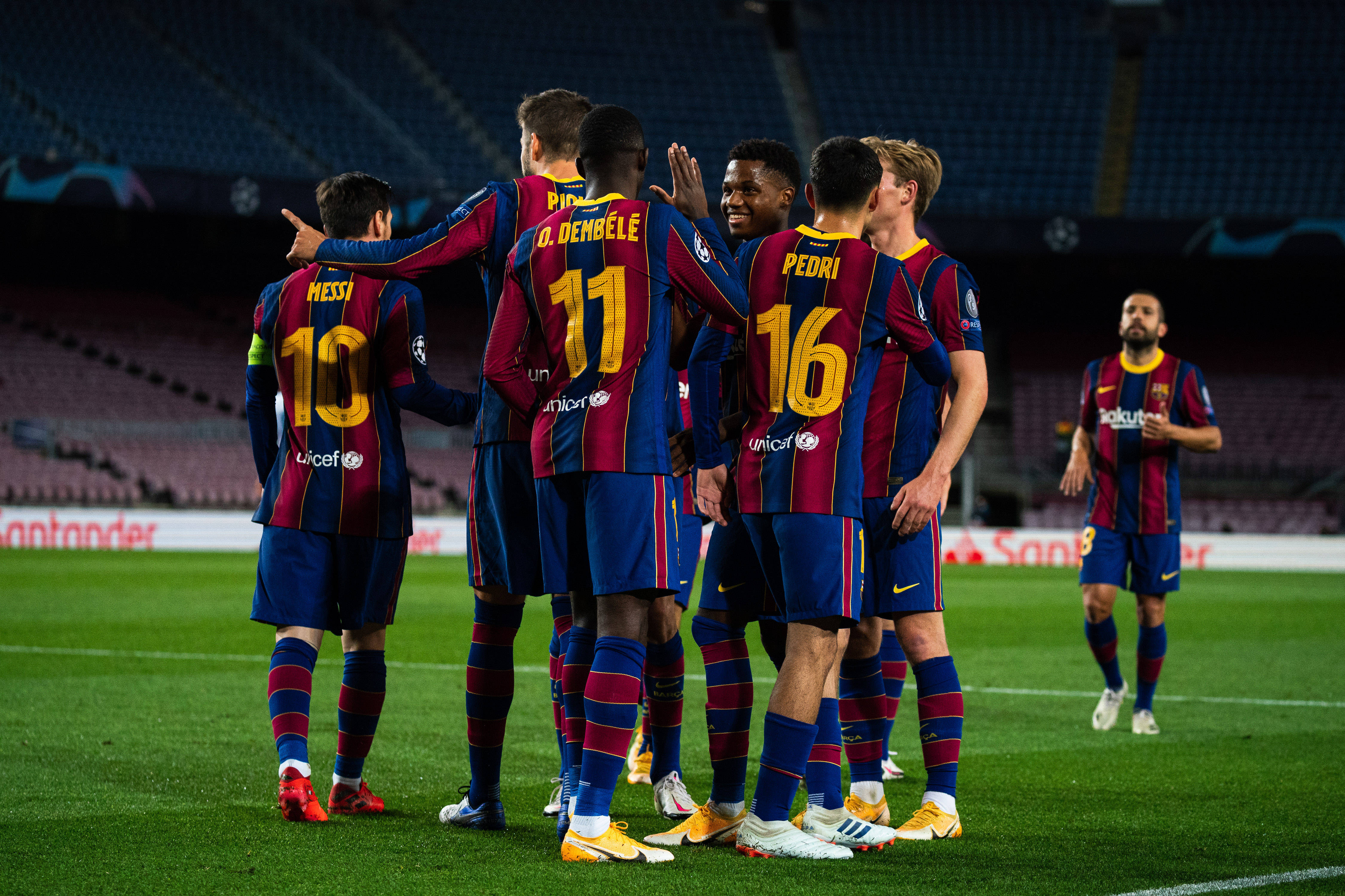 巴塞罗那全队出征，备战下一战