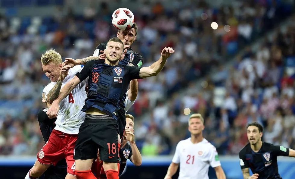 力量对决：丹麦队与俄罗斯队争胜