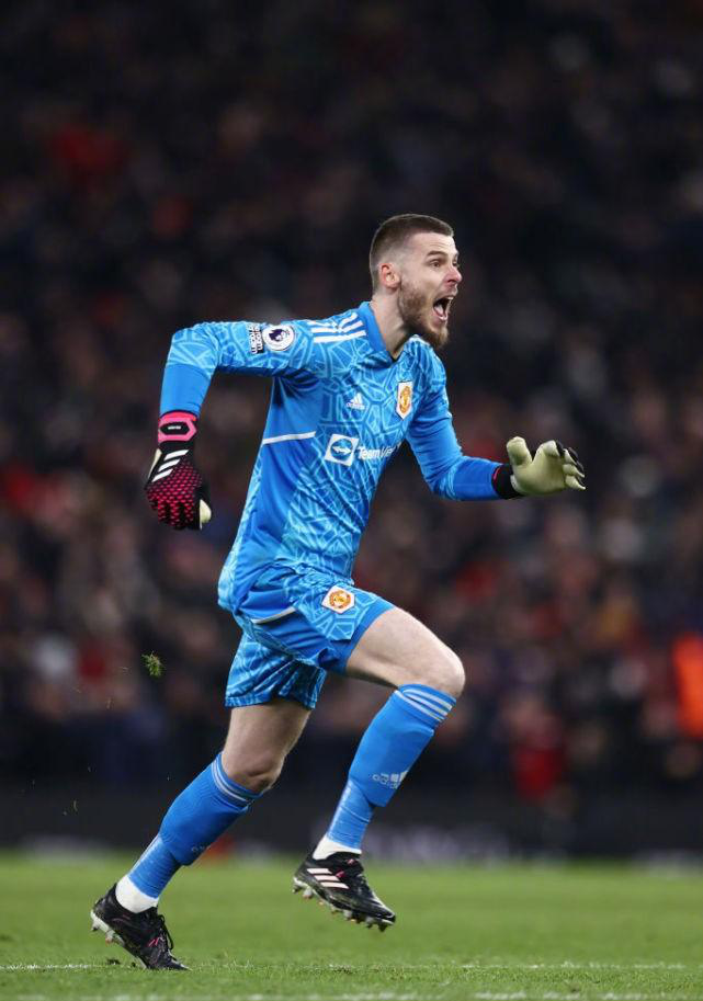 包含索肖队势不可挡，连胜排名榜首的词条