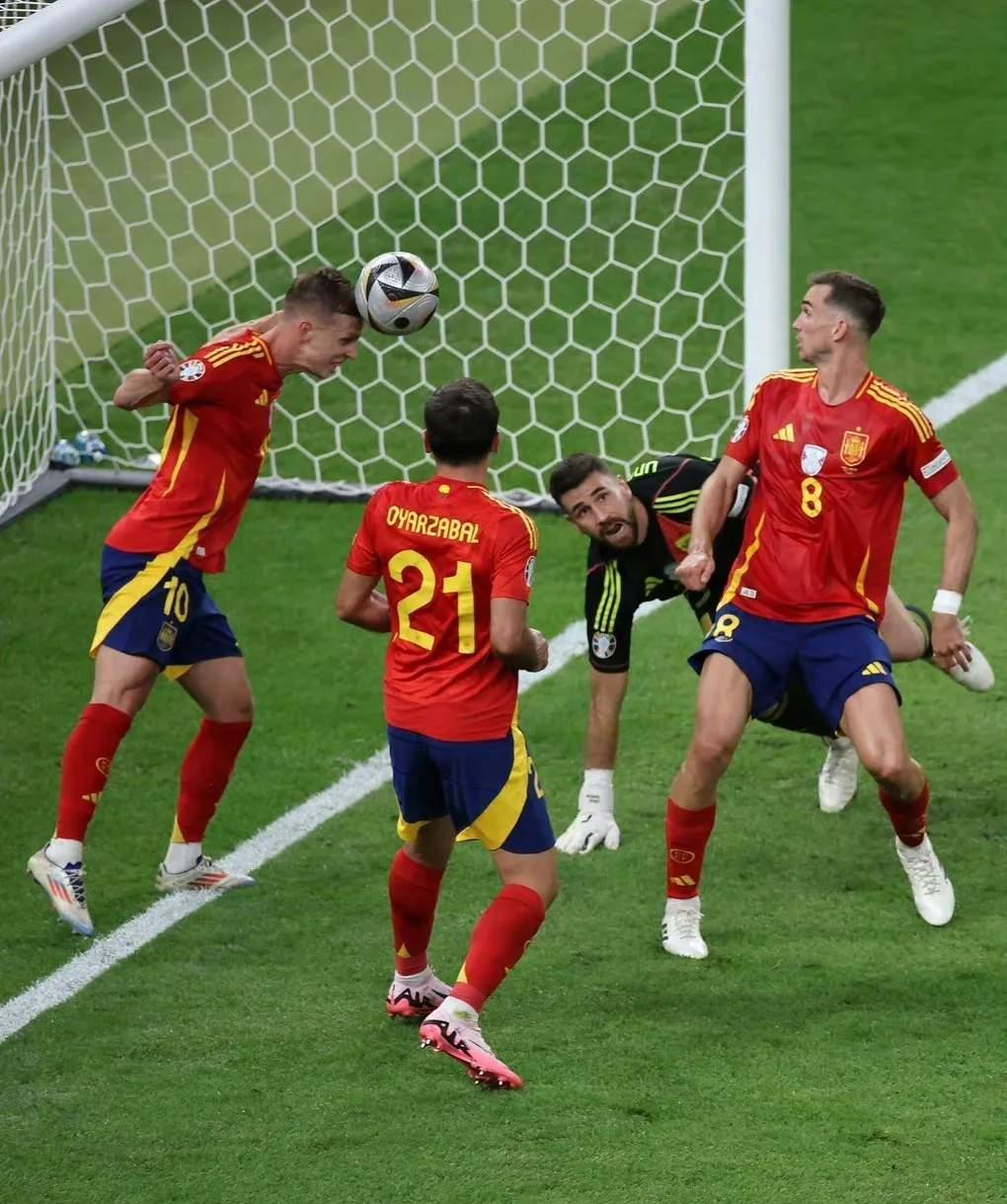 包含极致风采！足球豪强再掀争霸战火的词条