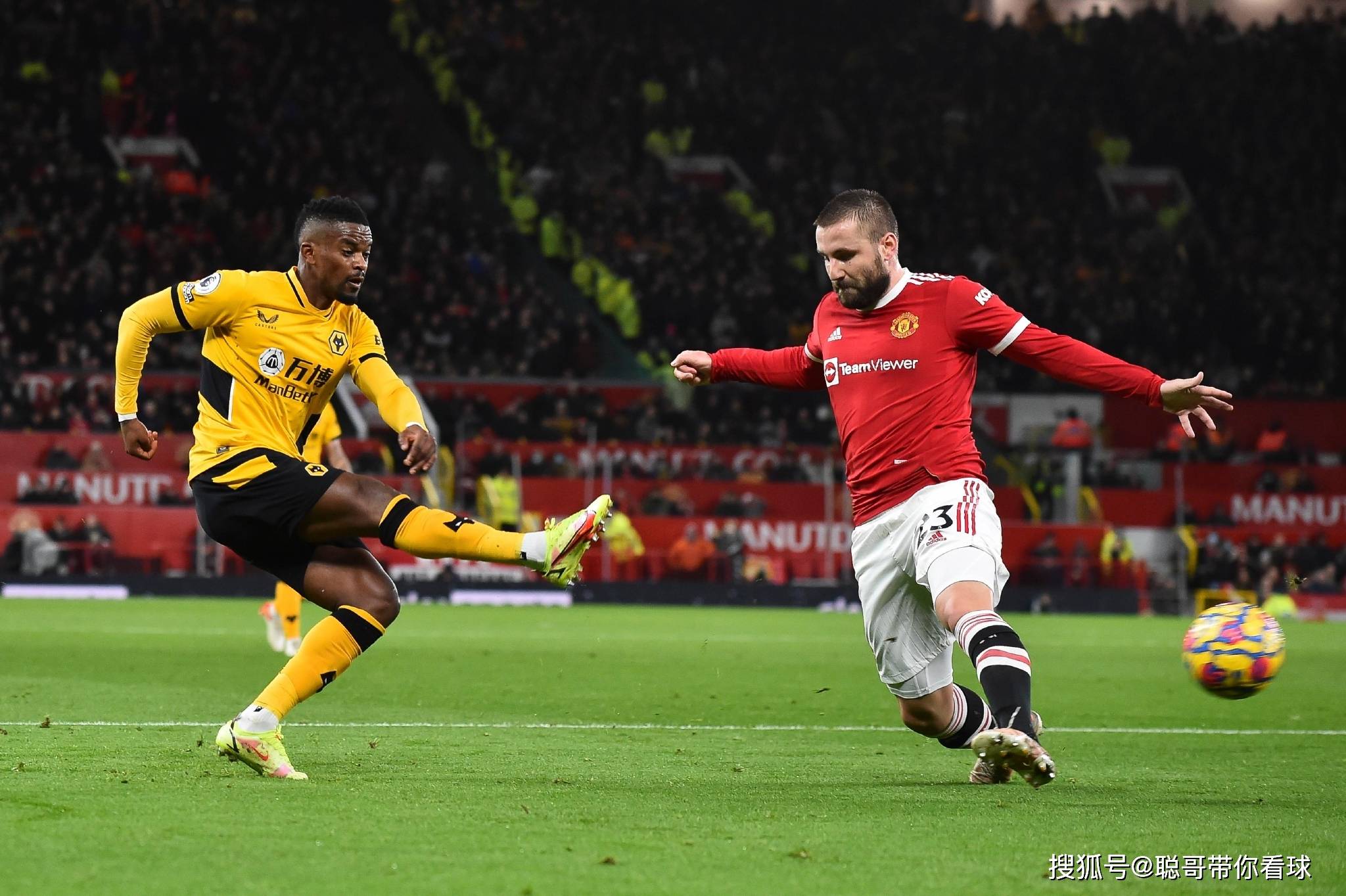 狼队客场获胜，英超球队晋级之路再添胜利的简单介绍