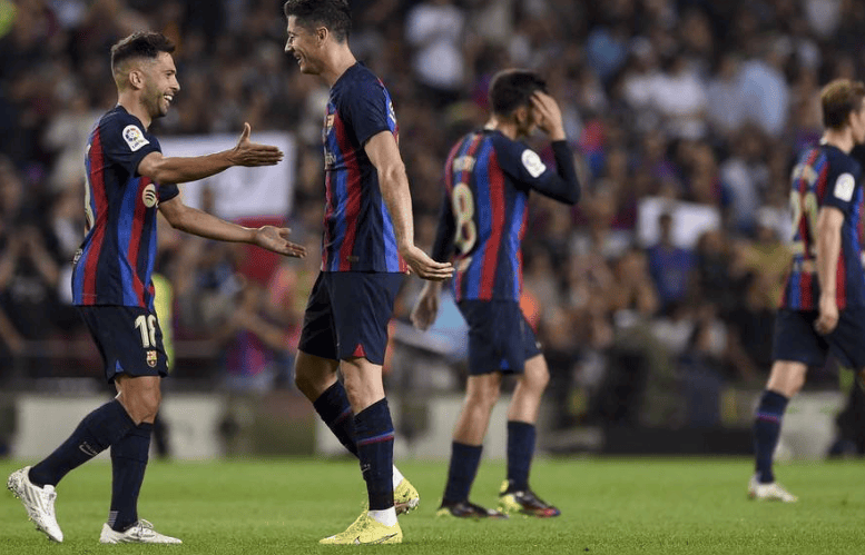 包含马洛卡主场战平，前锋助攻关键一球的词条