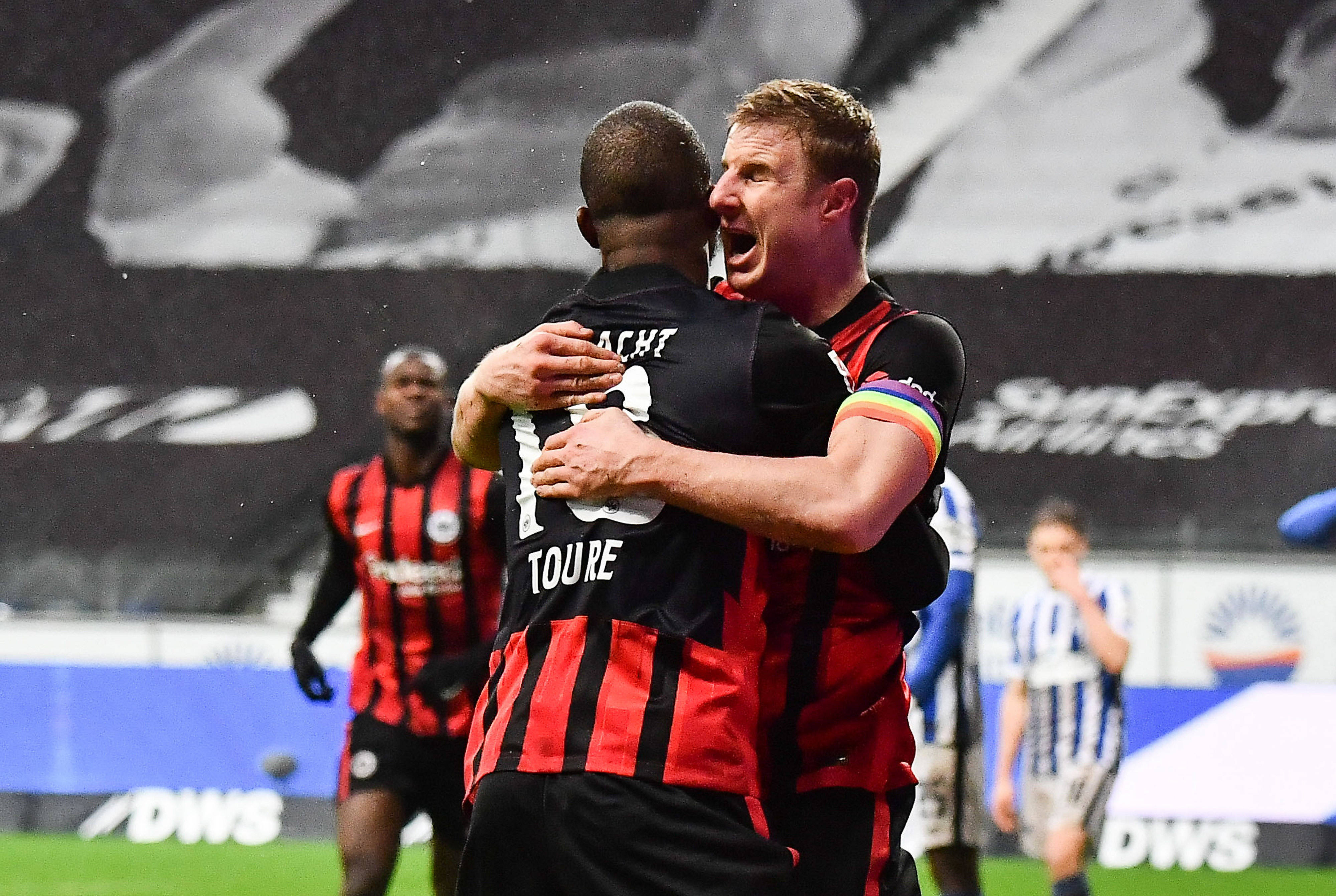 关于亚特兰大遭遇惨败，球队陷入危机的信息