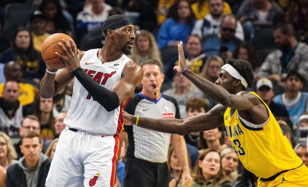 热火大胜尼克斯，韦德在比赛末段爆发