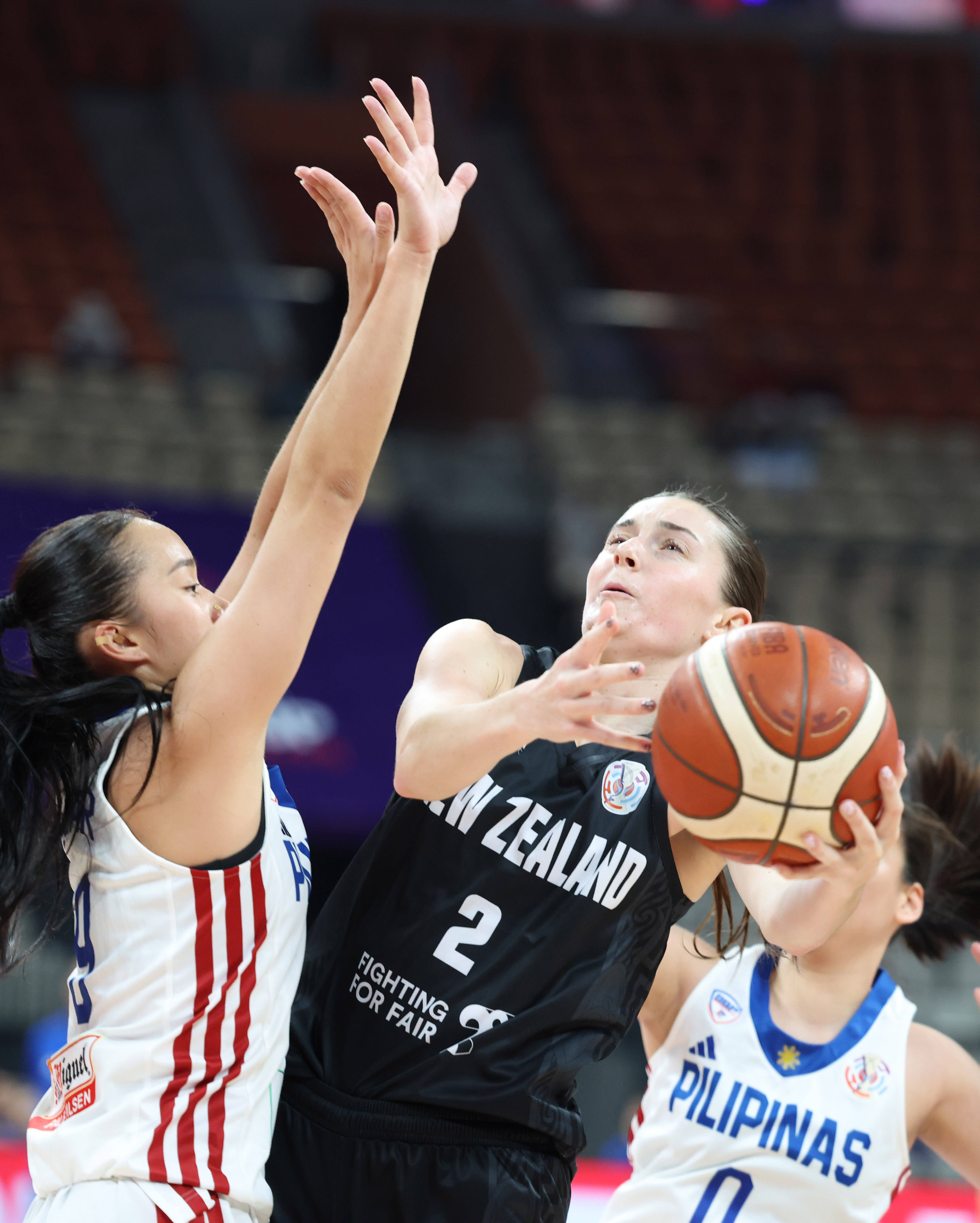 关于新晋球员在国际级篮赛事上崭露头角的信息