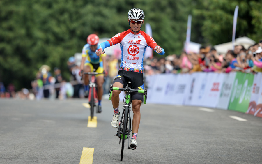 包含备战之途困难重重，队伍艰难突围取胜的词条