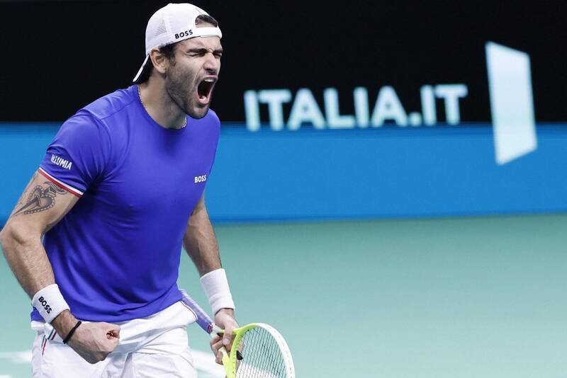 拉沃尔杯鏖战戴维斯杯，西西帕斯扛起全队的简单介绍