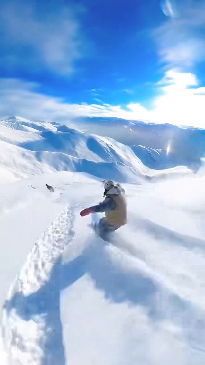 关于自由狂飙！卡塔尔滑雪选手享受速度带来的快感的信息