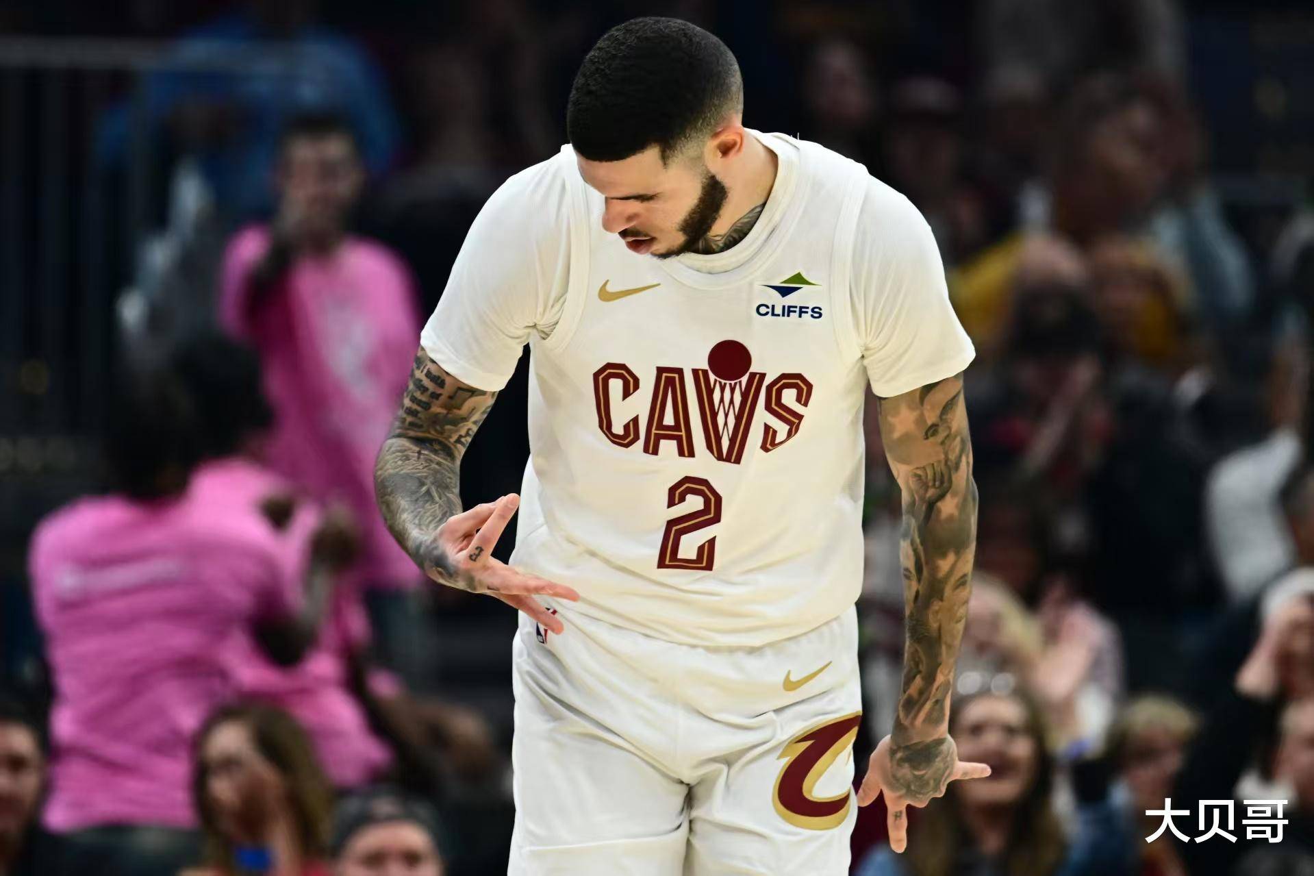 篮网碾压雄鹿，米切尔送出助攻