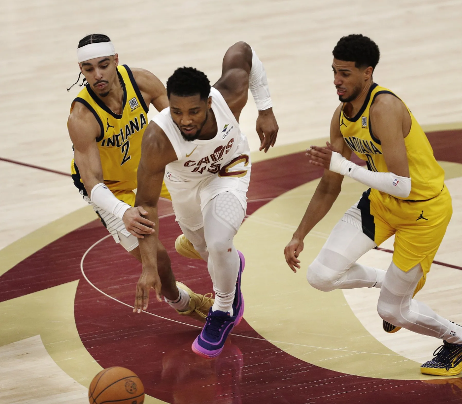 篮网碾压雄鹿，米切尔送出助攻