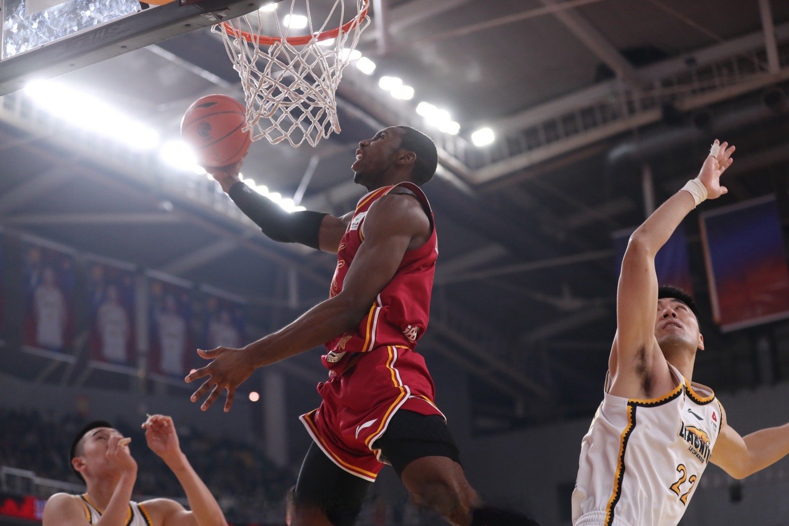 带有惊喜的进攻,精彩绝伦的比赛 带有惊喜的进攻,精彩绝伦的比赛