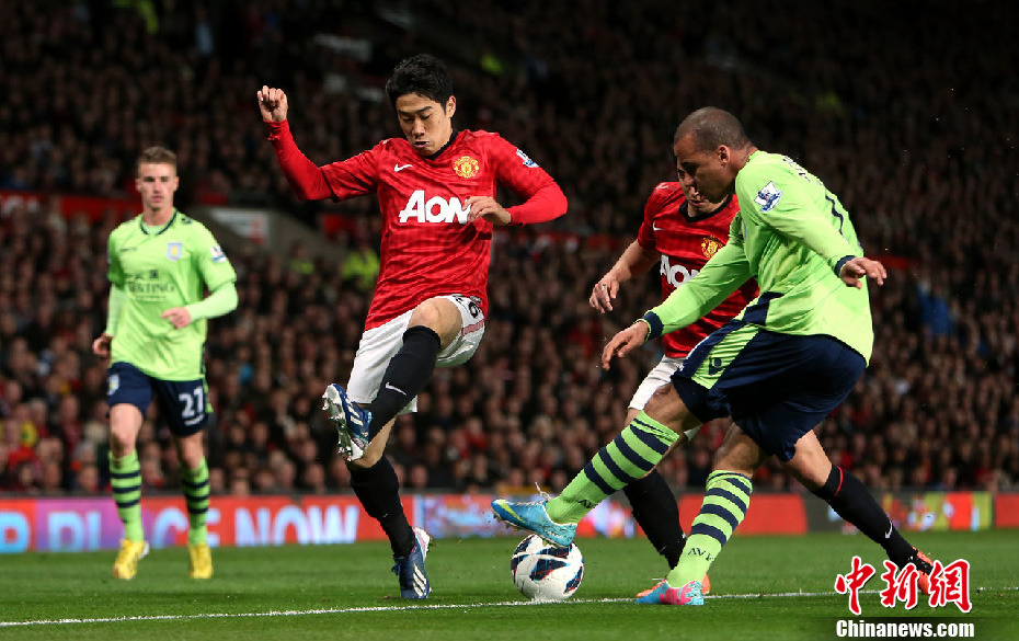 包含拜仁横扫美国，范佩西完成帽子戏法的词条