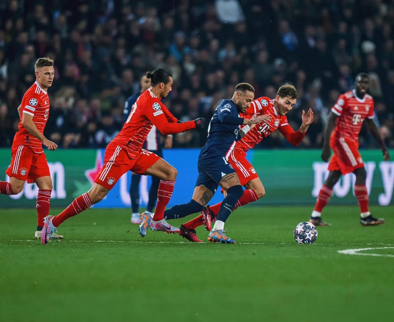 关于巴黎横扫拜仁，阿尔瓦雷斯关键制胜的信息