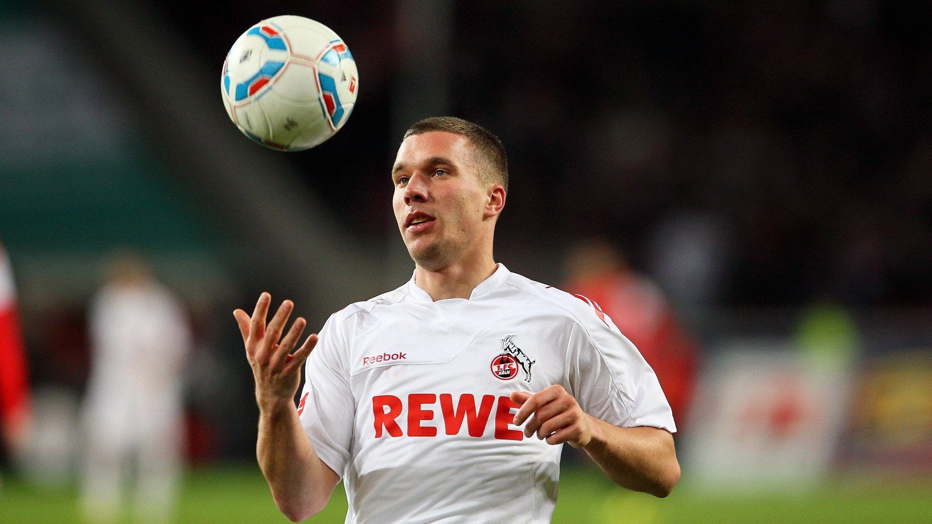 从0-1到2-1,卡马文加导演逆转,阿根廷险胜几内亚背后的战术革命