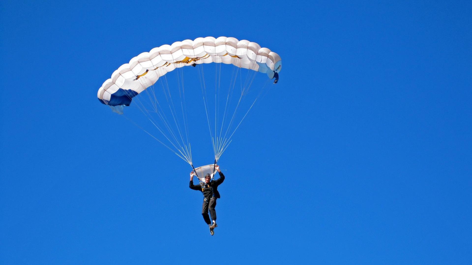 鹰击长空，英超争冠悬念再起，水晶宫力克狼队背后的战术博弈